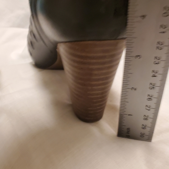 Clarks Artsian Black Leather Peeptoe Booties Lazer Cut 3.25 Stacked Heel Sz 9 - Picture 6 of 8